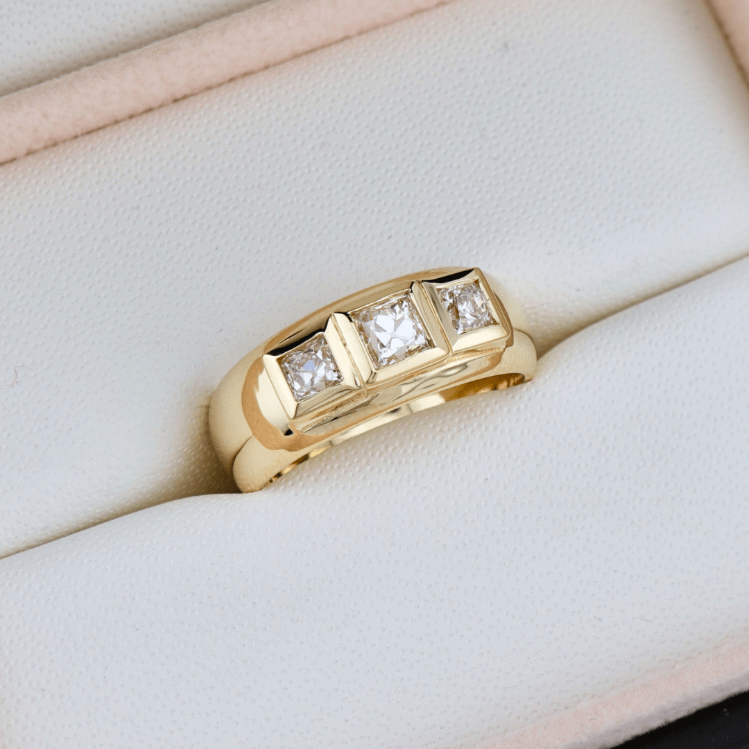 Bague Princesse et diamants Mathieu Blanchard Bagues Bague sur mesure - Diamants Princesse en or 18K | Mathieu Blanchard Mathieu Blanchard Joaillerie