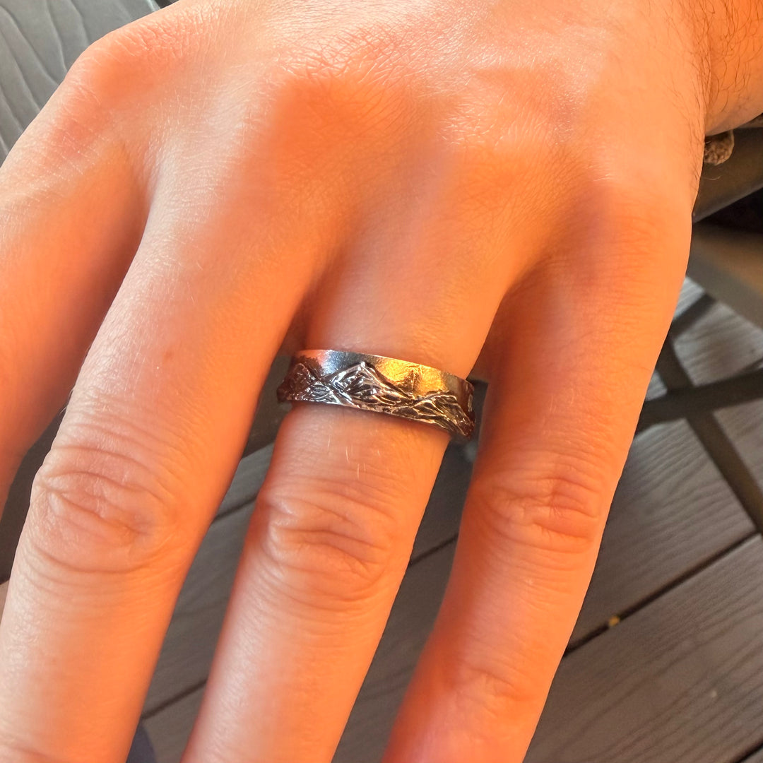 Bague Rocheuses canadiennes Version nuit en argent sterling Mathieu Blanchard Bagues Jonc Rocheuses canadiennes en argent ou or  | Mathieu Blanchard Mathieu Blanchard Joaillerie