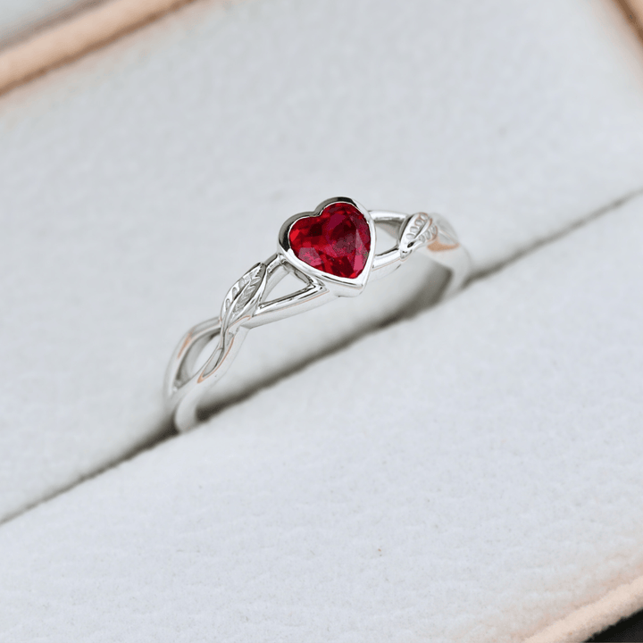 Bague Rubis Cœur Mathieu Blanchard Bagues Bague cœur rubis – Joaillerie sur mesure artisanale | Mathieu Blanchard Mathieu Blanchard Joaillerie