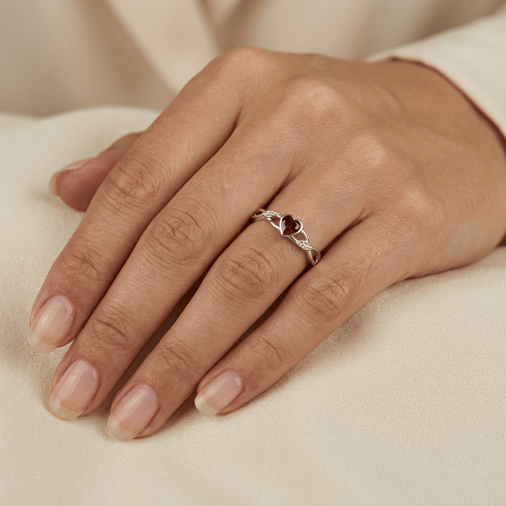 Bague Rubis Cœur Mathieu Blanchard Bagues Bague cœur rubis – Joaillerie sur mesure artisanale | Mathieu Blanchard Mathieu Blanchard Joaillerie