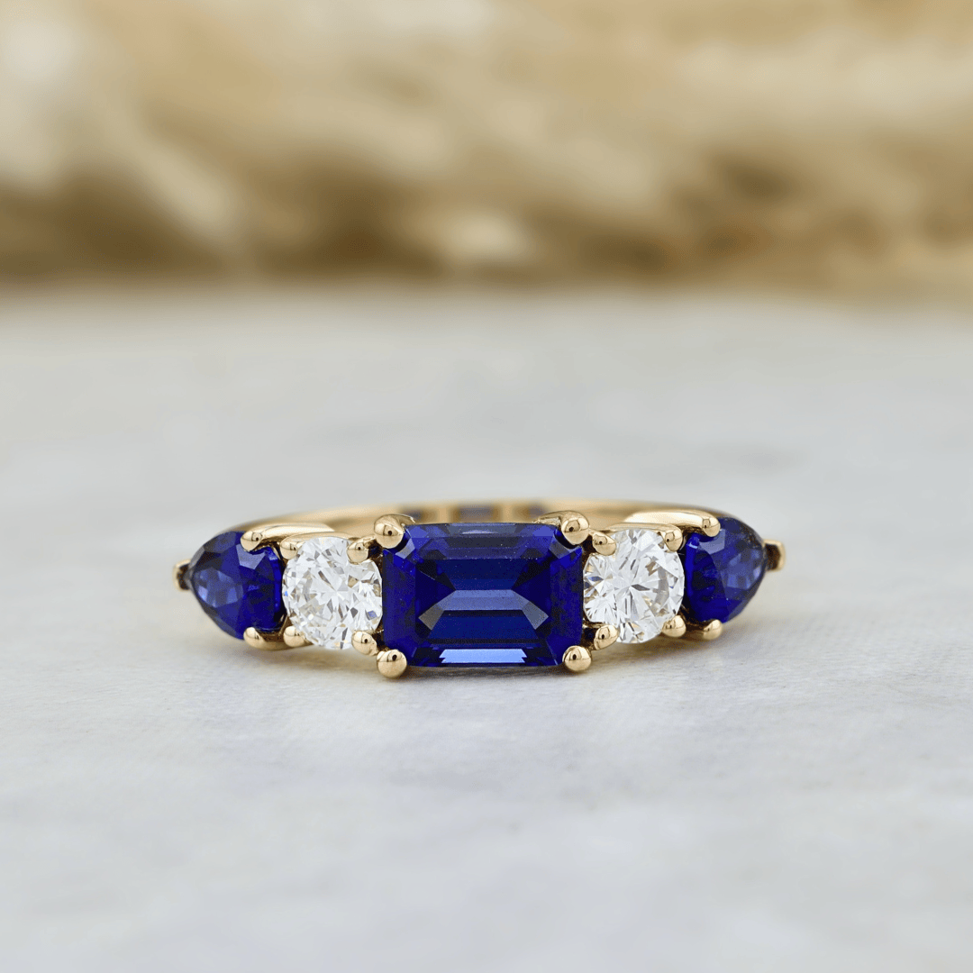 Bague, saphirs et diamants Mathieu Blanchard Bague saphir taille émeraude &amp; diamants | Mathieu Blanchard Joaillerie Mathieu Blanchard Joaillerie