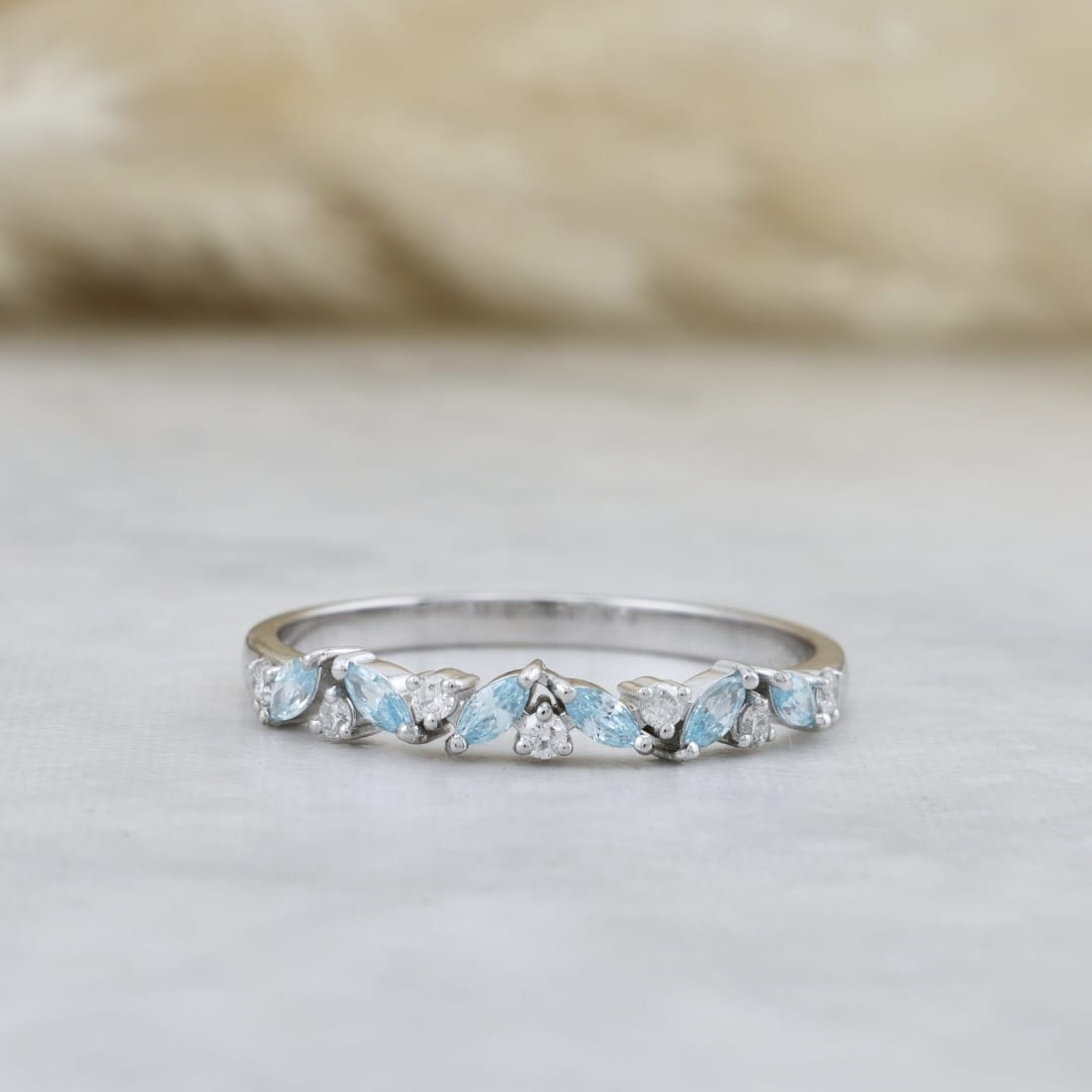 Mathieu Blanchard Bagues Bague semi-éternité Marquise diamants et Topaze bleue