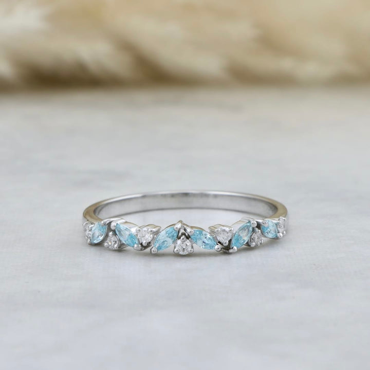 Mathieu Blanchard Bagues Bague semi-éternité Marquise diamants et Topaze bleue