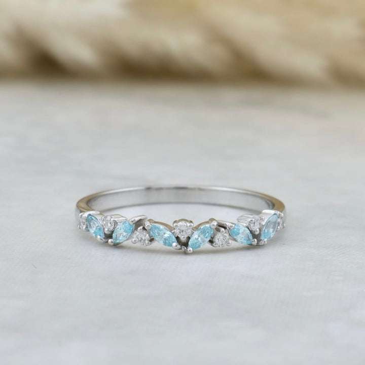 Mathieu Blanchard Bagues Bague semi-éternité Marquise diamants et Topaze bleue
