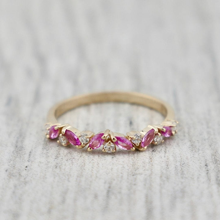 Mathieu Blanchard Bagues Bague semi-éternité Marquise en or 14K, diamants et saphirs