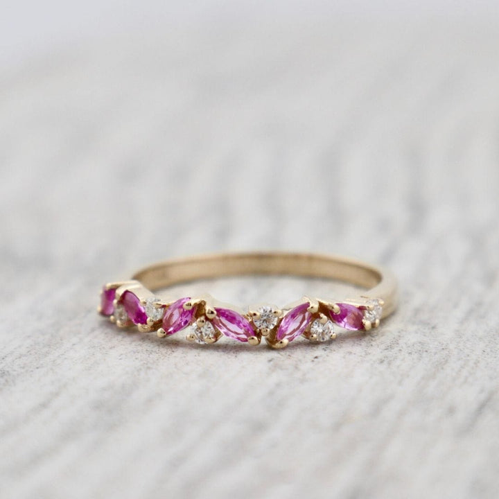 Mathieu Blanchard Bagues Bague semi-éternité Marquise en or 14K, moissanites et saphirs