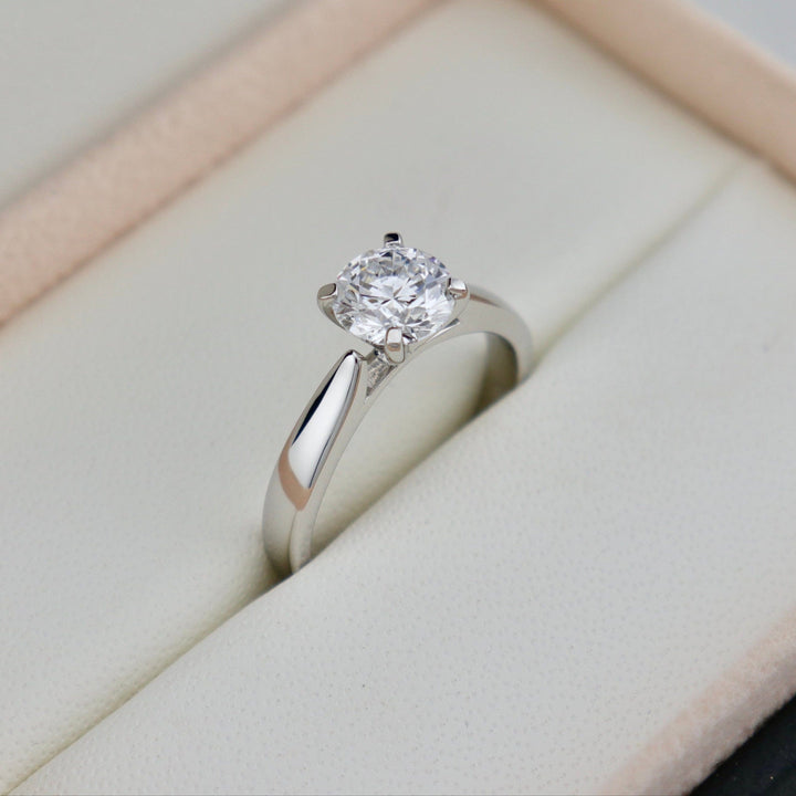 Mathieu Blanchard Bagues Bague solitaire Classique en platine et diamant 1,05 ct