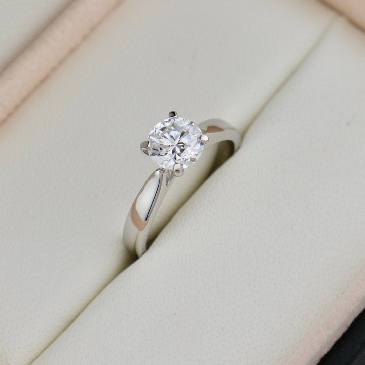 Mathieu Blanchard Bagues Bague solitaire Classique en platine et diamant 1,05 ct