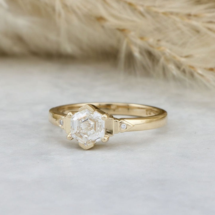 Bague Solitaire Diamant Hexagone 1 ct Mathieu Blanchard Bagues Bague Solitaire Diamant Hexagone 1 ct | Mathieu Blanchard Mathieu Blanchard Joaillerie
