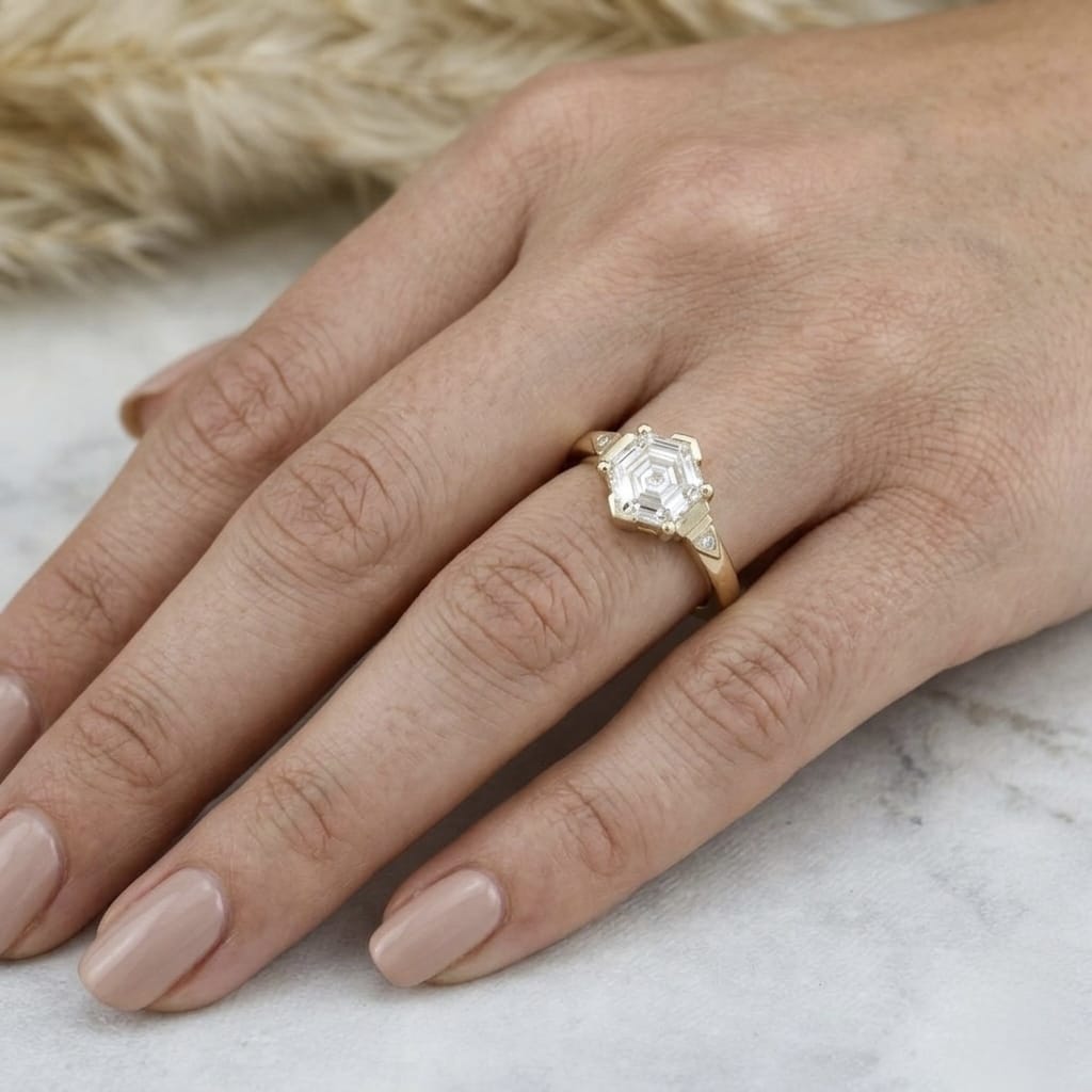 Bague Solitaire Diamant Hexagone 1 ct Mathieu Blanchard Bagues Bague Solitaire Diamant Hexagone 1 ct | Mathieu Blanchard Mathieu Blanchard Joaillerie