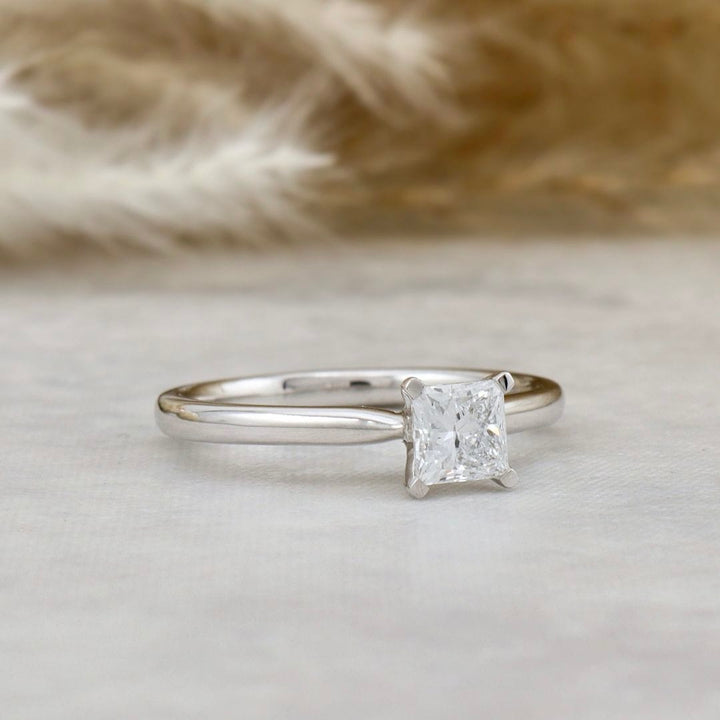 Bague solitaire diamant princesse 0,5 ct Mathieu Blanchard Bagues Solitaire Diamant de laboratoire Princesse 0,5ct | Mathieu Blanchard Mathieu Blanchard Joaillerie
