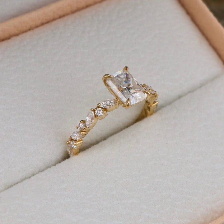 Bague solitaire Diamant Radiant &amp; Marquise Mathieu Blanchard Bagues Bague de fiançailles radiant 1ct &amp; Marquise | Mathieu Blanchard Mathieu Blanchard Joaillerie