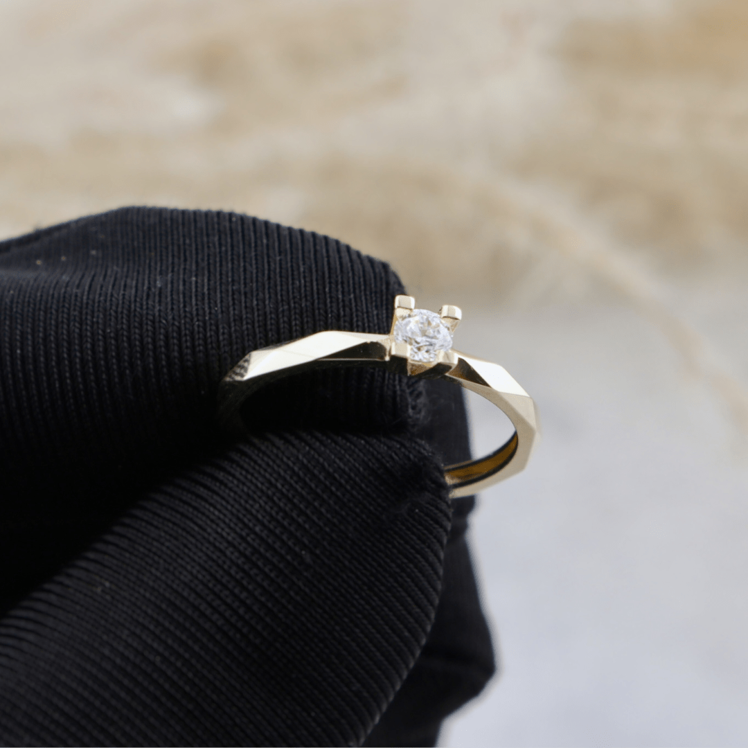 - Bagues Bague solitaire Facette en or 10K