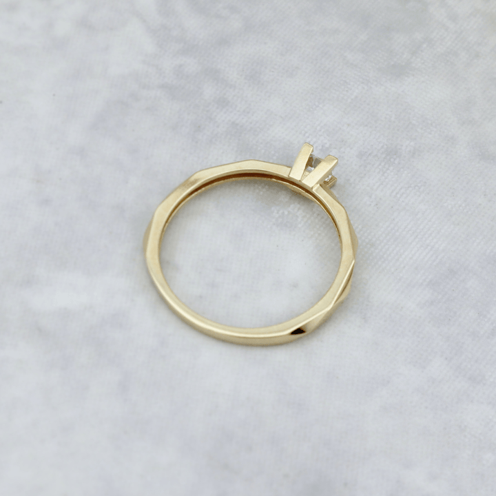- Bagues Bague solitaire Facette en or 10K