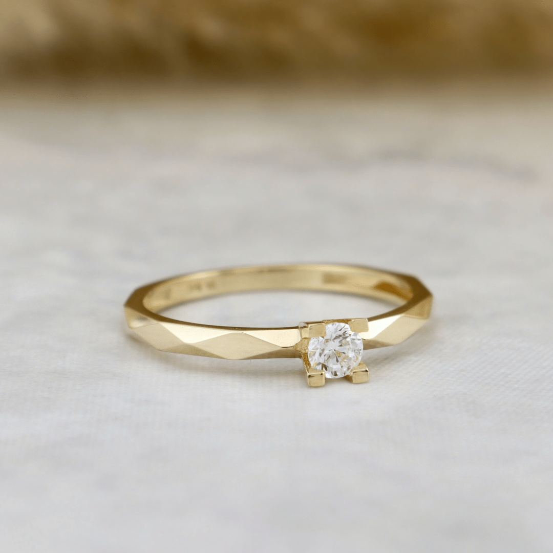 - Bagues Bague solitaire Facette en or 10K