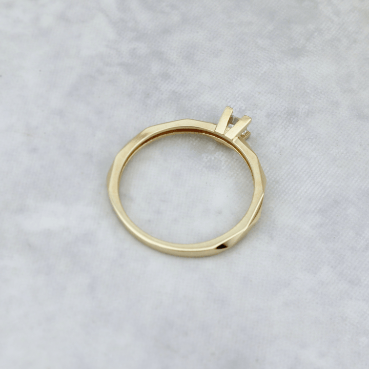 Bague solitaire Facette en or jaune 10K - Bagues Bague solitaire à facettes en or 10K |  Mathieu Blanchard Mathieu Blanchard Joaillerie