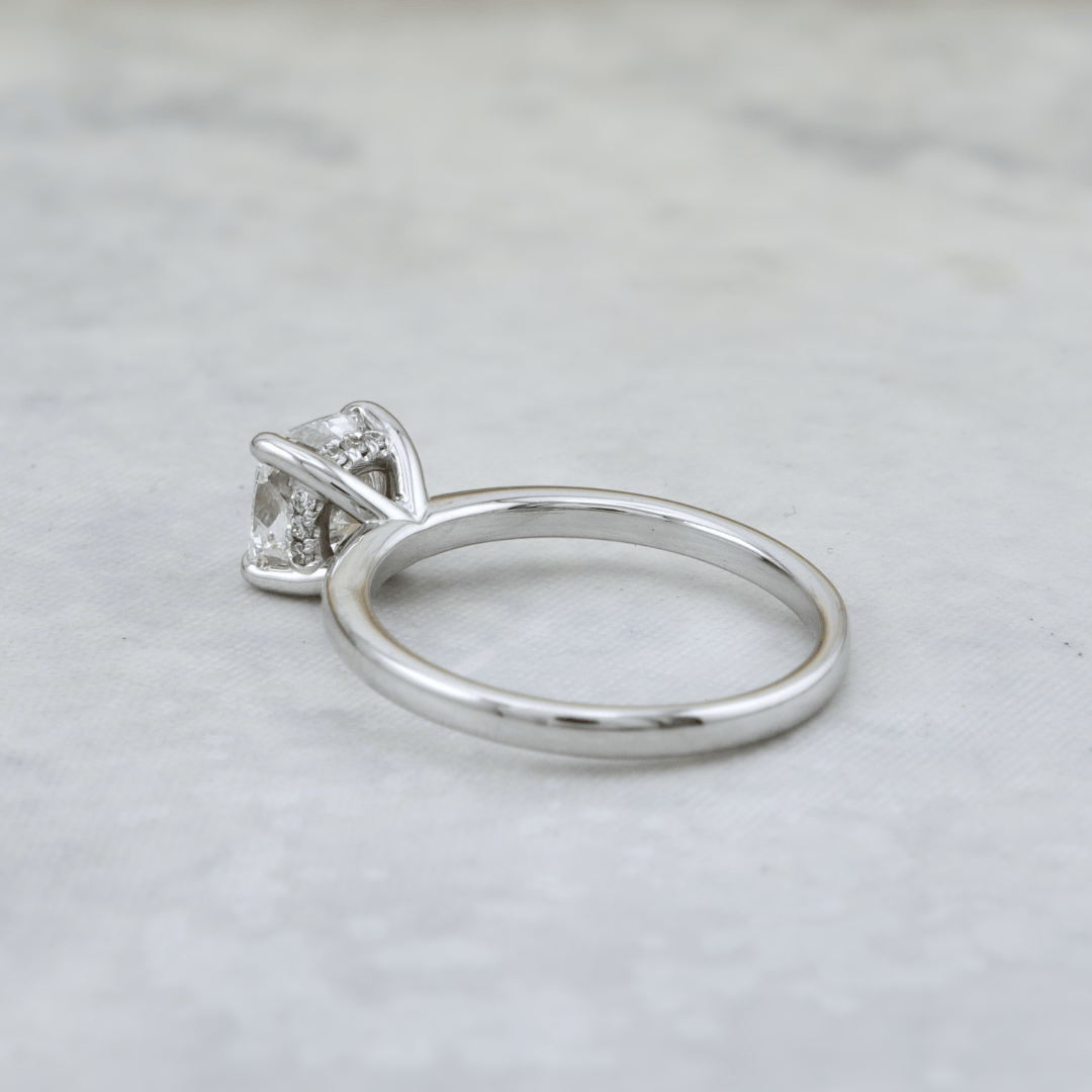 Bague Solitaire Halo Diamant Cushion 1.5 ct Mathieu Blanchard Bagues Bague de fiançailles oval diamant de laboratoire | Mathieu Blanchard Mathieu Blanchard Joaillerie