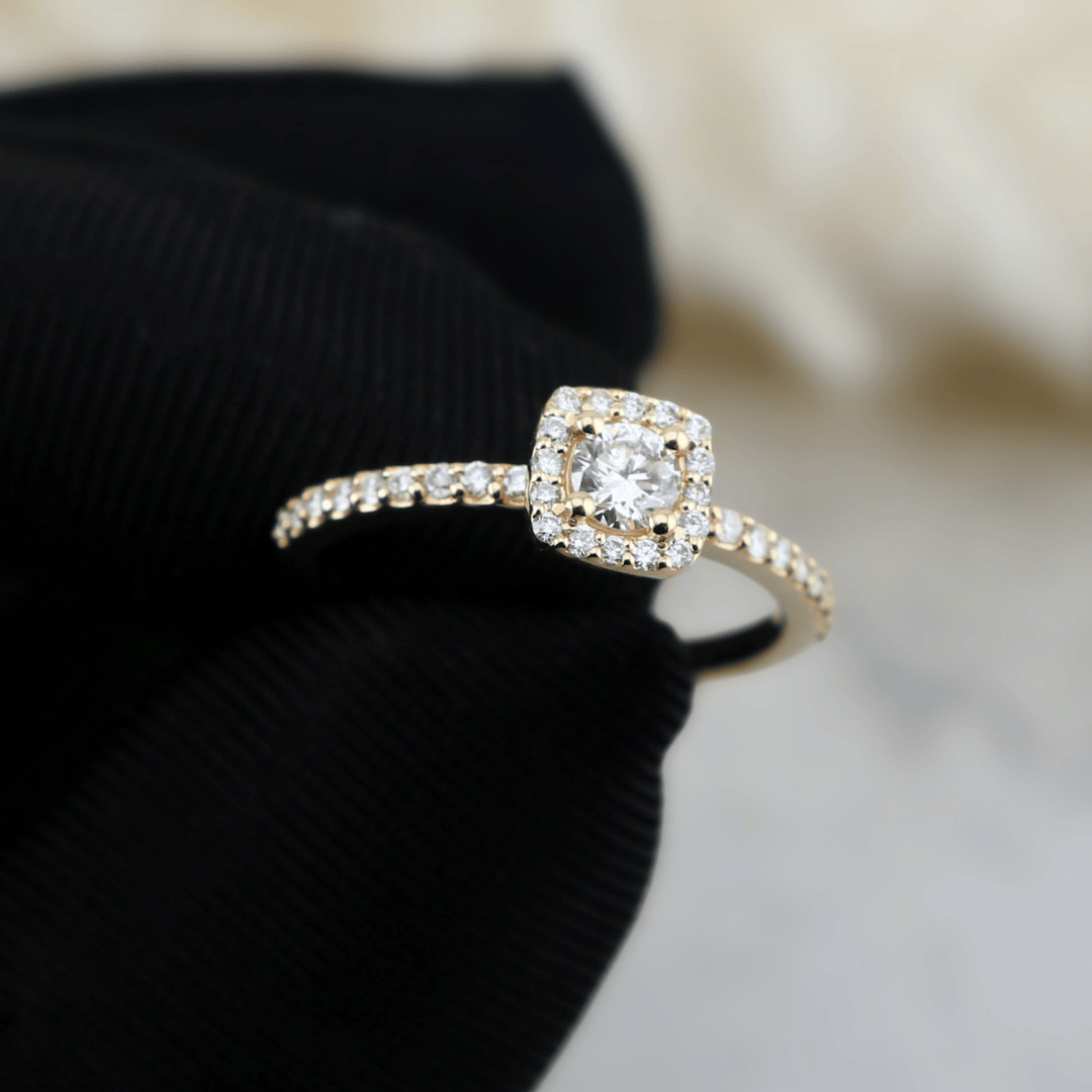 Bague solitaire Halo diamants 0.45 ctw Mathieu Blanchard Bagues Bague solitaire Halo diamants 0.45 ctw | Mathieu Blanchard Joaillerie Mathieu Blanchard Joaillerie