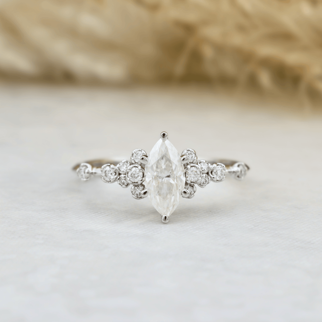 Mathieu Blanchard Bagues Bague solitaire Nuage Marquise en or 10K ou argent sterling et moissanites