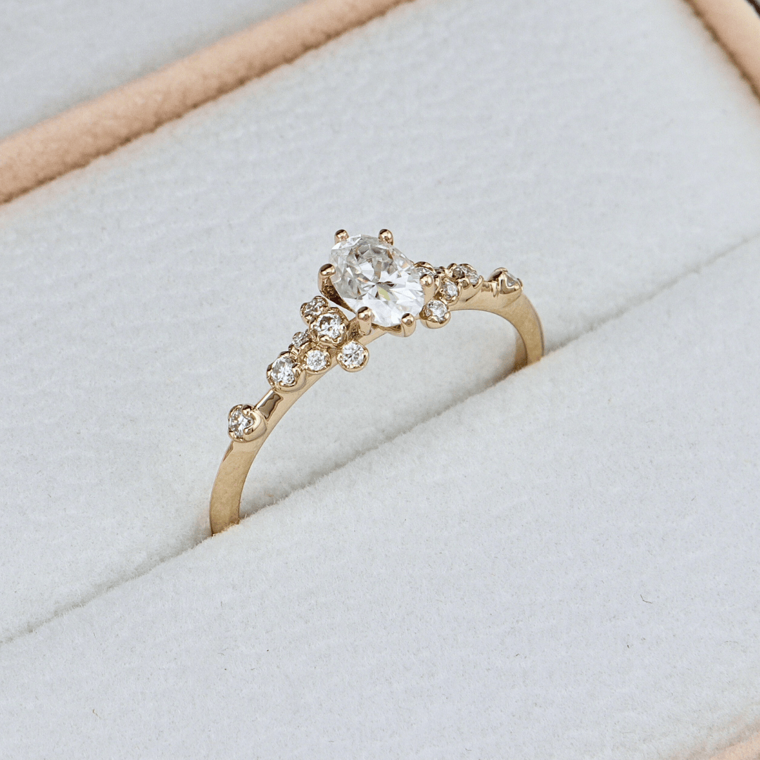 Mathieu Blanchard Bagues Bague solitaire Nuage Ovale en or 10K ou argent sterling et moissanites