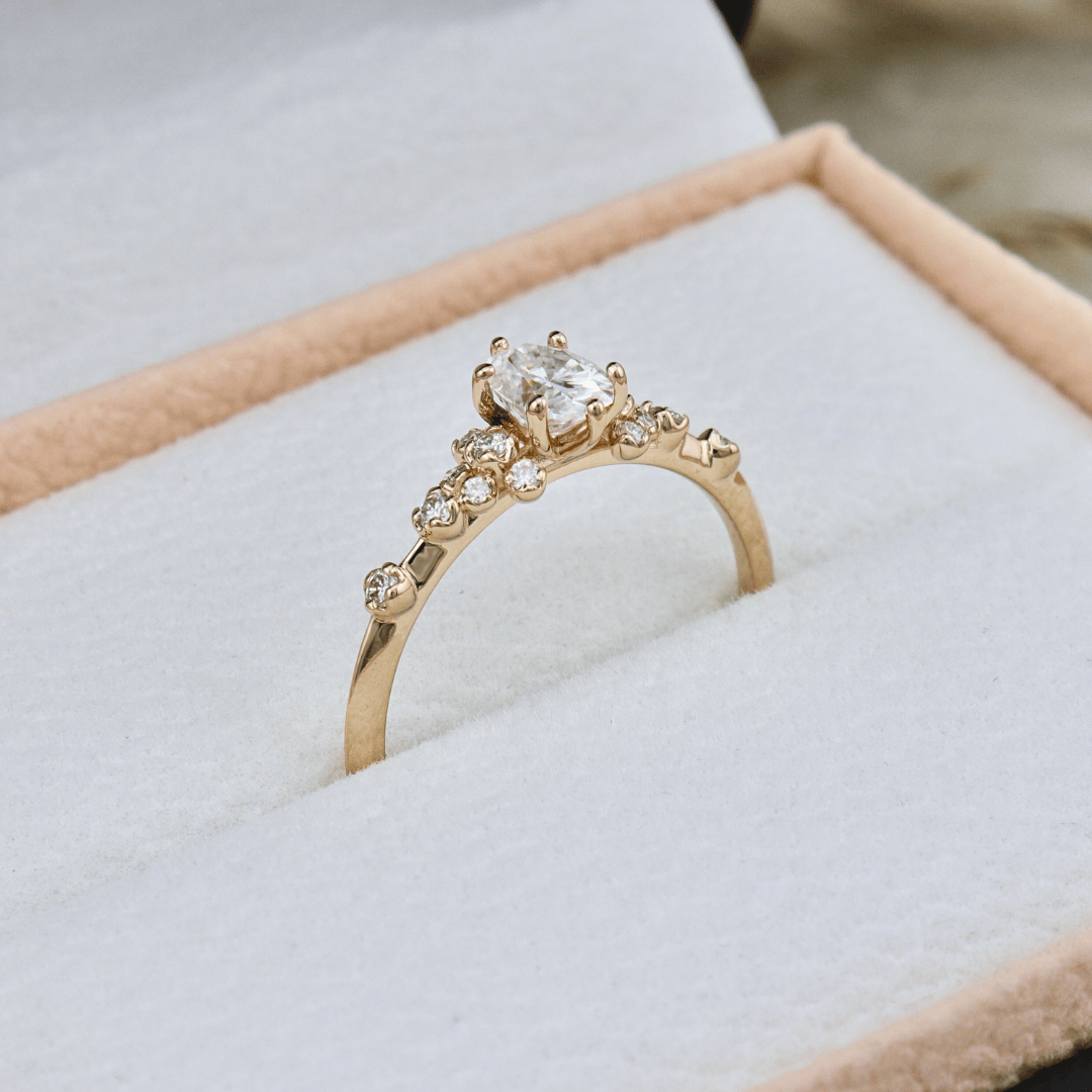 Mathieu Blanchard Bagues Bague solitaire Nuage Ovale en or 10K ou argent sterling et moissanites