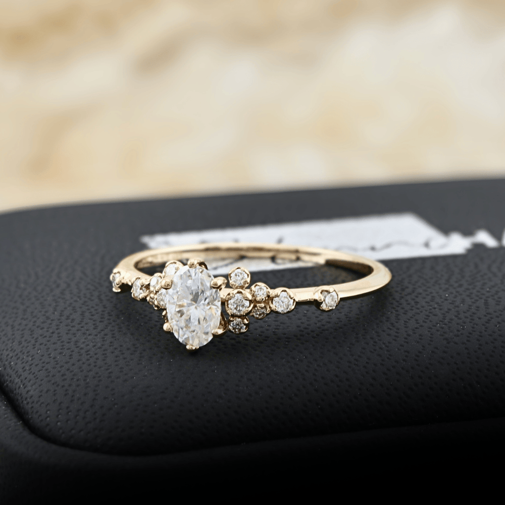 Mathieu Blanchard Bagues Bague solitaire Nuage Ovale en or 10K ou argent sterling et moissanites