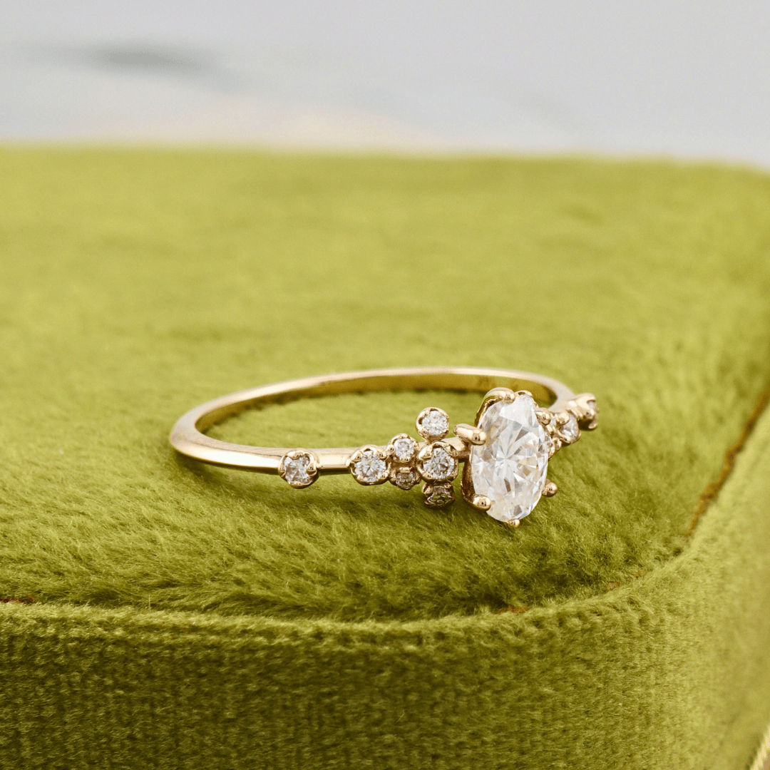 Mathieu Blanchard Bagues Bague solitaire Nuage Ovale en or 10K ou argent sterling et moissanites