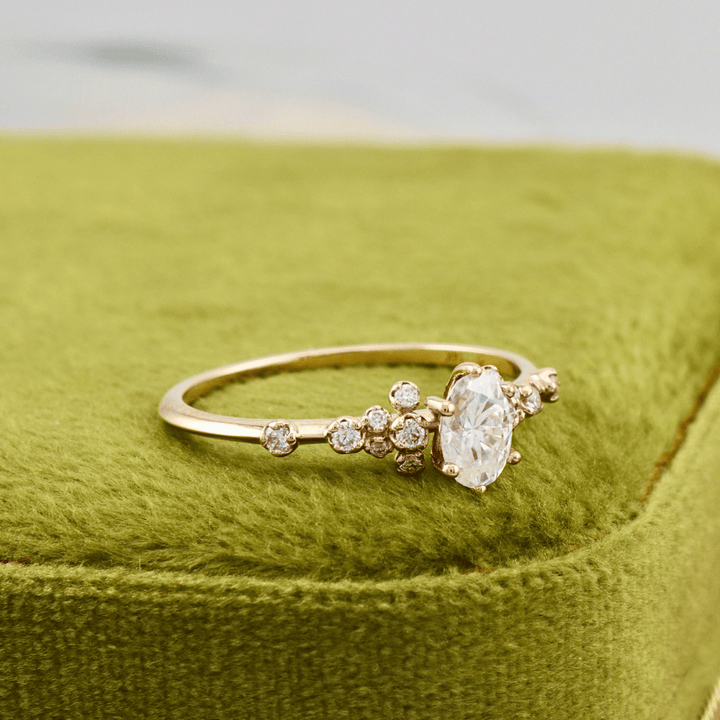 Mathieu Blanchard Bagues Bague solitaire Nuage Ovale en or 10K ou argent sterling et moissanites