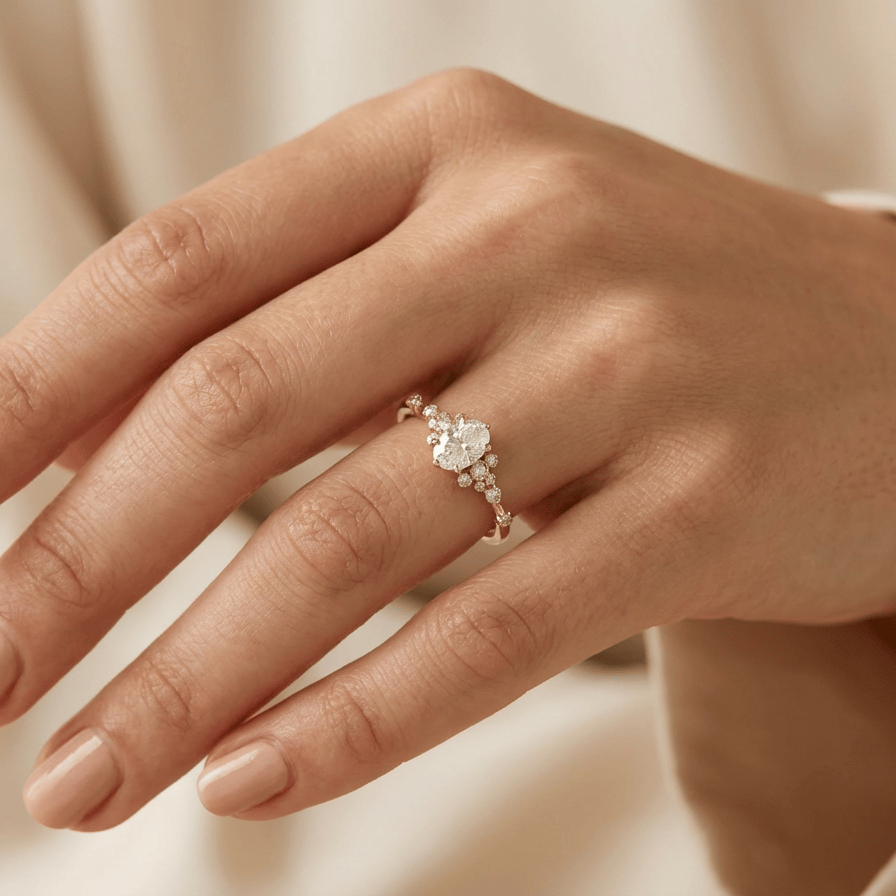 Mathieu Blanchard Bagues Bague solitaire Nuage Ovale en or 10K ou argent sterling et moissanites