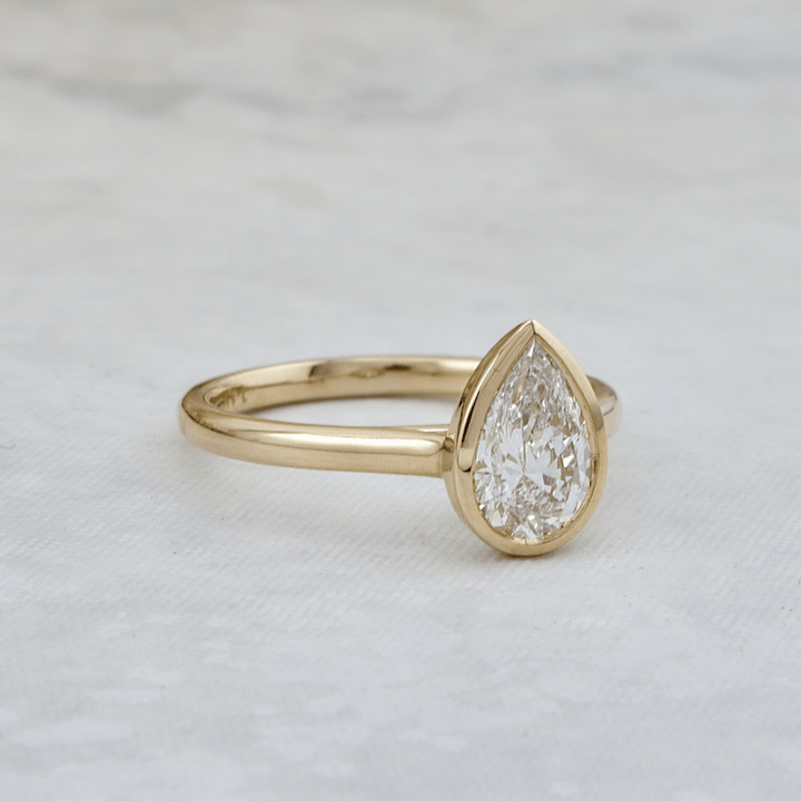 Bague solitaire Poire diamants 1 ct Mathieu Blanchard Bagues Bague solitaire cathédrale diamant poire 1 ct | Mathieu Blanchard Mathieu Blanchard Joaillerie