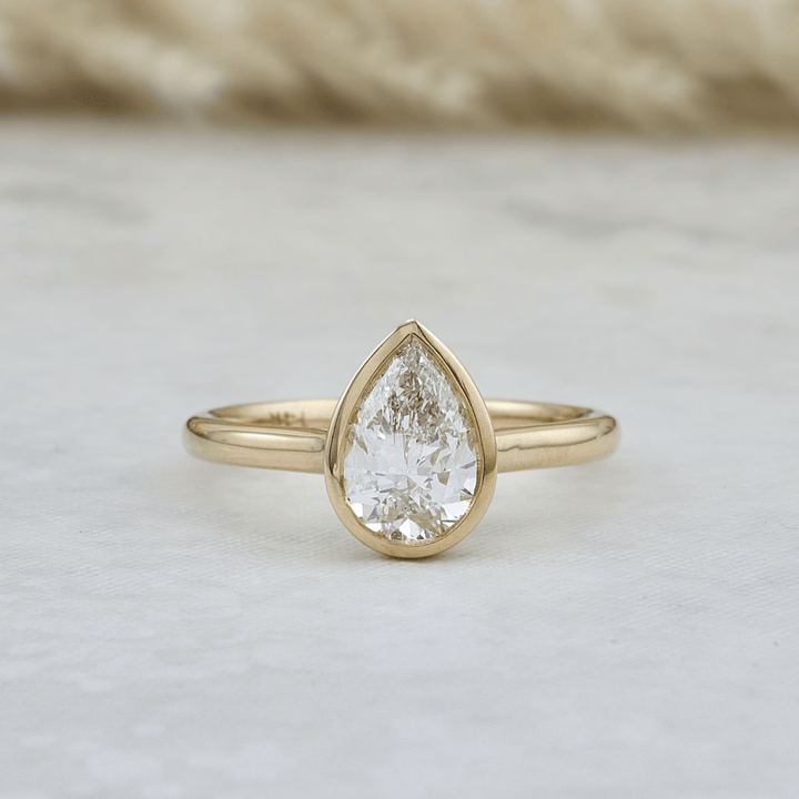 Bague solitaire Poire diamants 1 ct Mathieu Blanchard Bagues Bague solitaire cathédrale diamant poire 1 ct | Mathieu Blanchard Mathieu Blanchard Joaillerie