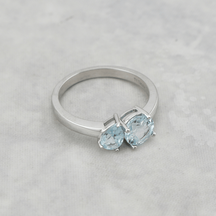 Bague Toi&amp;Moi et topaze en or blanc 14K Mathieu Blanchard Bagues Bague Toi&amp;Moi en or 14K et topaze bleu  1,745 ctw   | Mathieu Blanchard Joaillerie Mathieu Blanchard Joaillerie