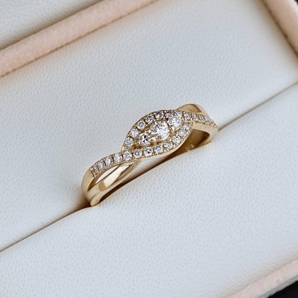 Bague Torsade et diamants Mathieu Blanchard Bagues Bague sur mesure - Diamants Torsade en or 18K | Mathieu Blanchard Mathieu Blanchard Joaillerie