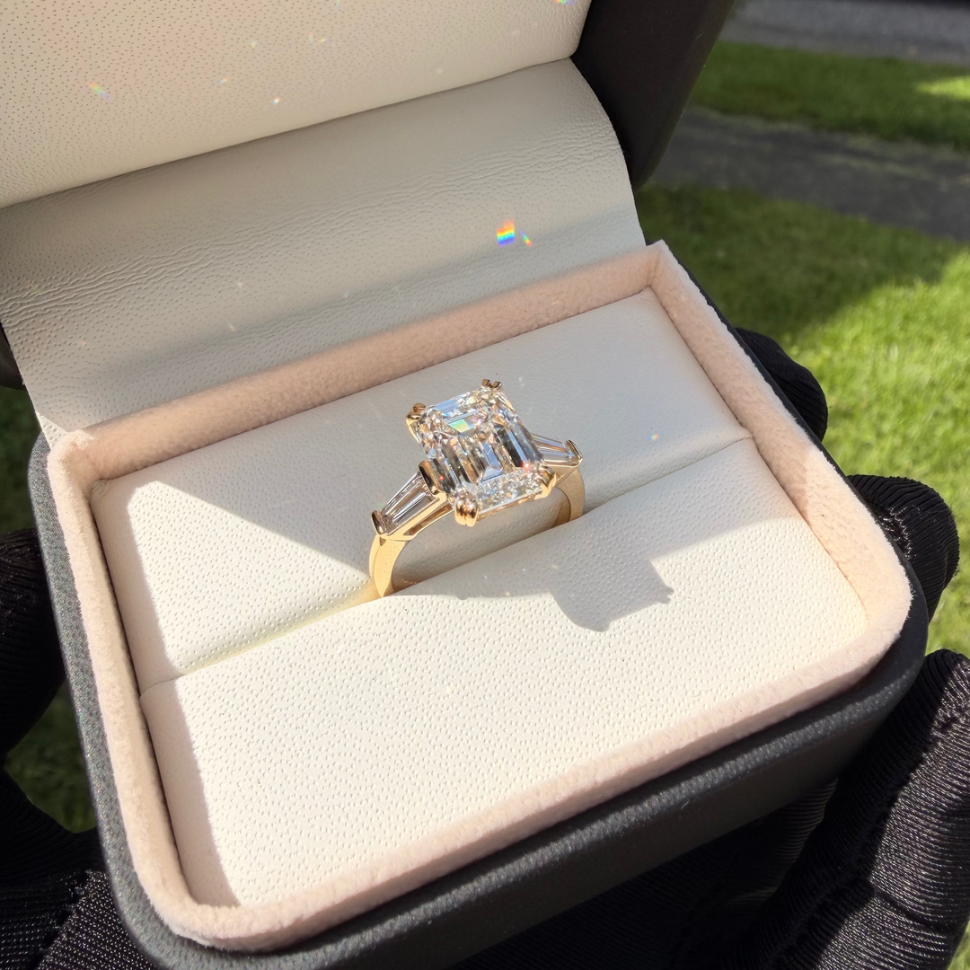 Bague Trapèze Diamant Émeraude 6 ct Mathieu Blanchard Bagues Bague de fiançailles - Diamant Émeraude 6 ct | Mathieu Blanchard Mathieu Blanchard Joaillerie