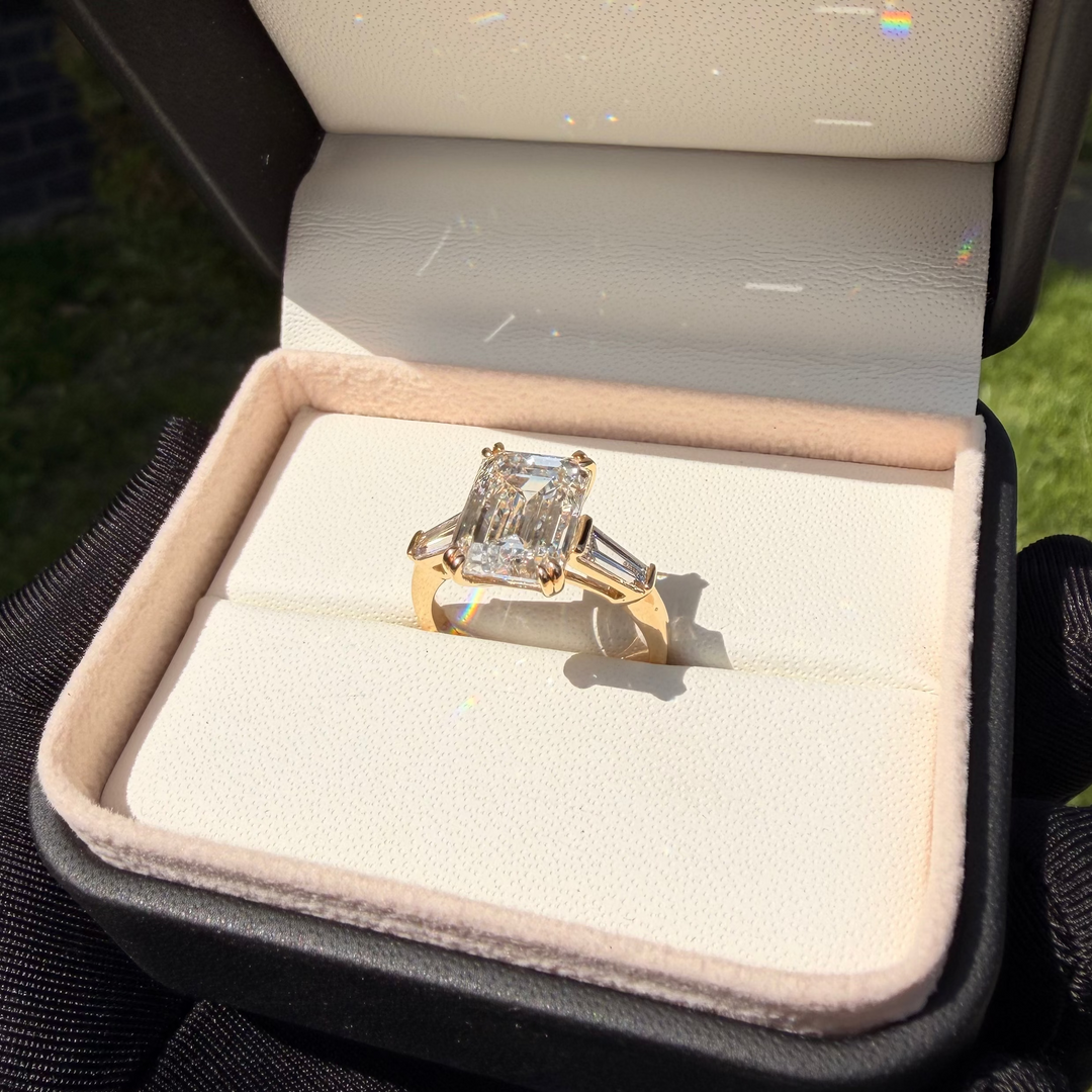 Bague Trapèze Diamant Émeraude 6 ct Mathieu Blanchard Bagues Bague de fiançailles - Diamant Émeraude 6 ct | Mathieu Blanchard Mathieu Blanchard Joaillerie