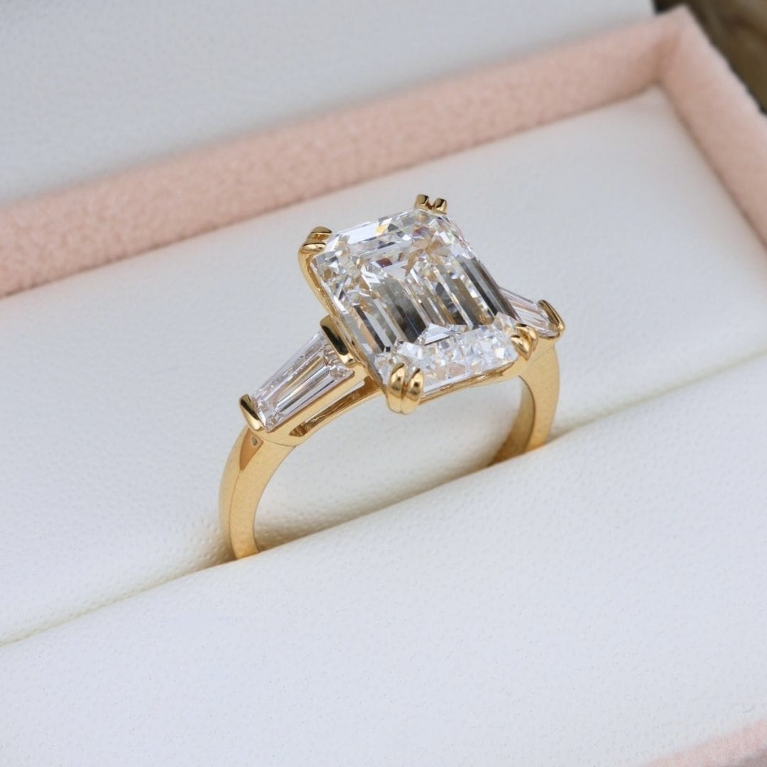 Bague Trapèze Diamant Émeraude 6 ct Mathieu Blanchard Bagues Bague de fiançailles - Diamant Émeraude 6 ct | Mathieu Blanchard Mathieu Blanchard Joaillerie