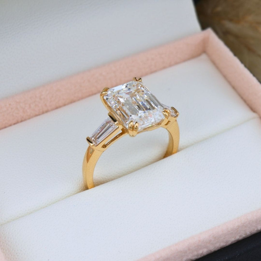 Bague Trapèze Diamant Émeraude 6 ct Mathieu Blanchard Bagues Bague de fiançailles - Diamant Émeraude 6 ct | Mathieu Blanchard Mathieu Blanchard Joaillerie