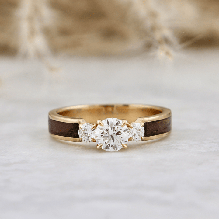 Bague Trinité en bois et diamants 0,80 CTW Mathieu Blanchard Bagues de fiançailles à trois diamants 0,80 CTW et bois, par Mathieu Blanchard Mathieu Blanchard Joaillerie