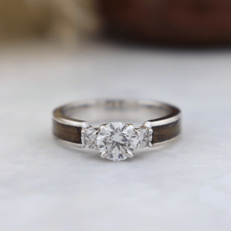 Mathieu Blanchard Bague Trinité en bois, or 14K - 18K et moissanite personnalisée