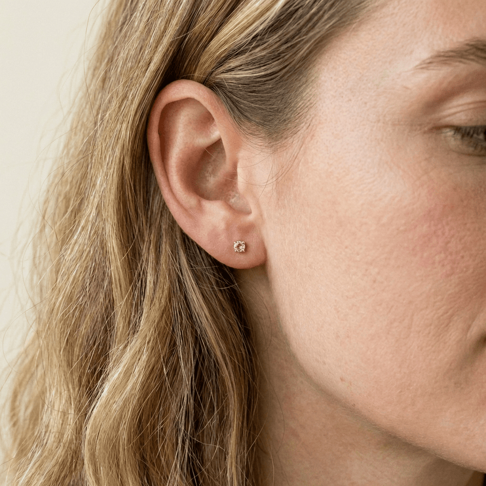Boucles d'oreilles Classiques et saphirs en or jaune 14K Mathieu Blanchard Boucles d'oreilles Or jaune 14K PBOM14230S-1 Boucles d'oreilles en or 14K et saphirs rose 3mm | Mathieu Blanchard Mathieu Blanchard Joaillerie