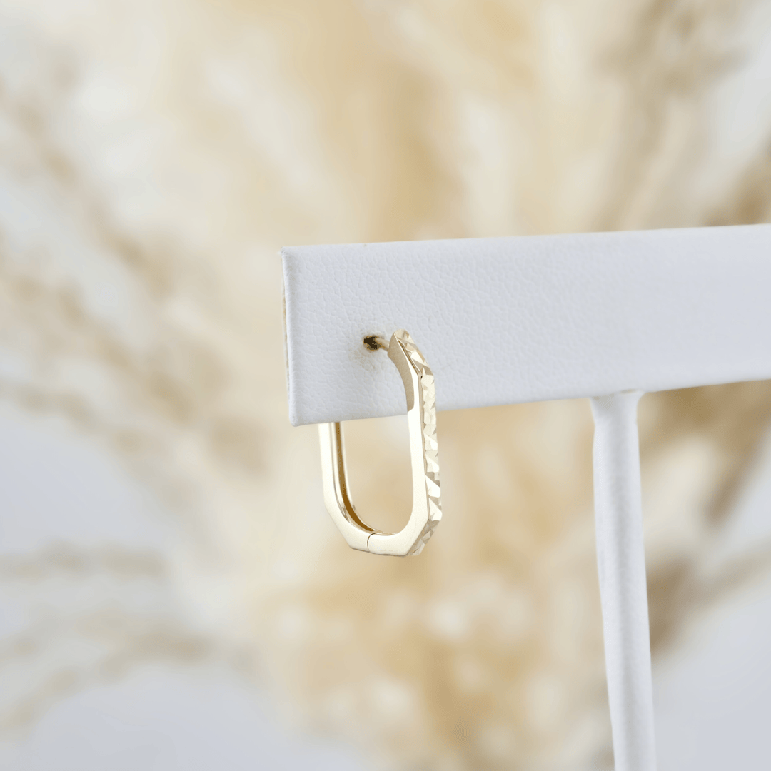 - Boucles d'oreilles Boucles d'oreilles huggies Coupe diamant en or 10K