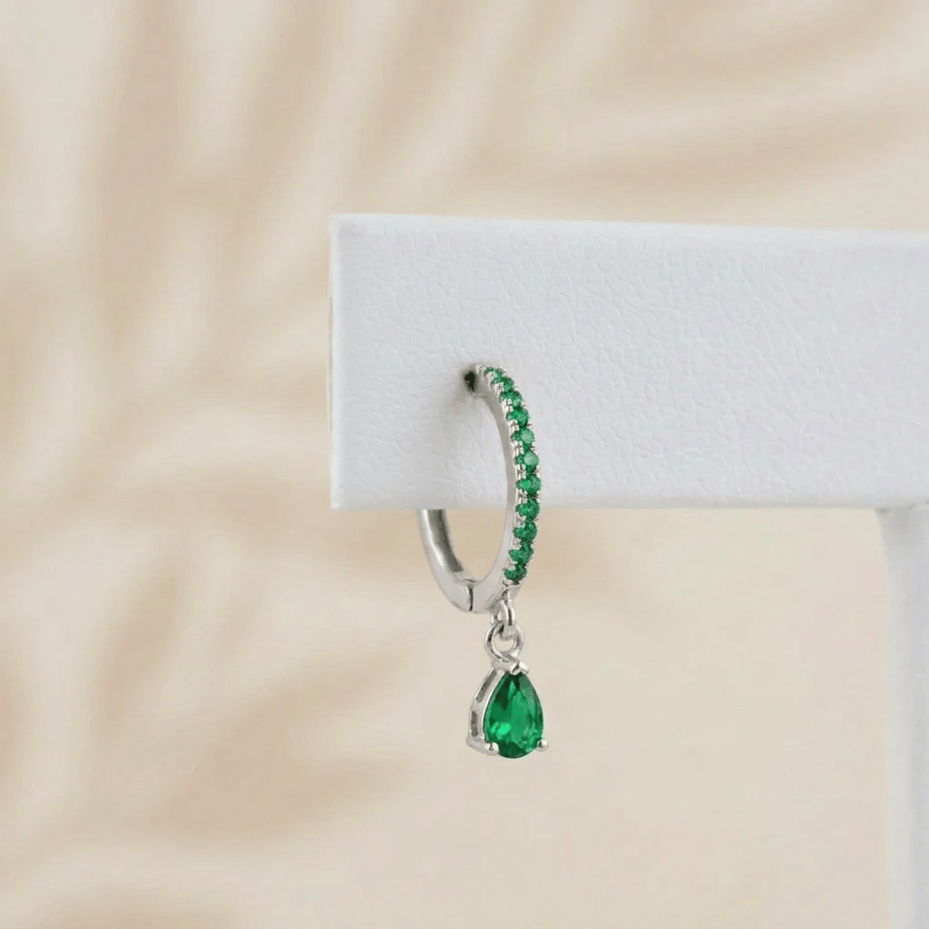 Boucles d'oreilles Huggies Gouttes en argent sterling Mathieu Blanchard Boucles d'oreilles Argent sterling PBOAM22146S Boucles d'oreilles Huggies Gouttes en argent sterling | Mathieu Blanchard  Mathieu Blanchard Joaillerie