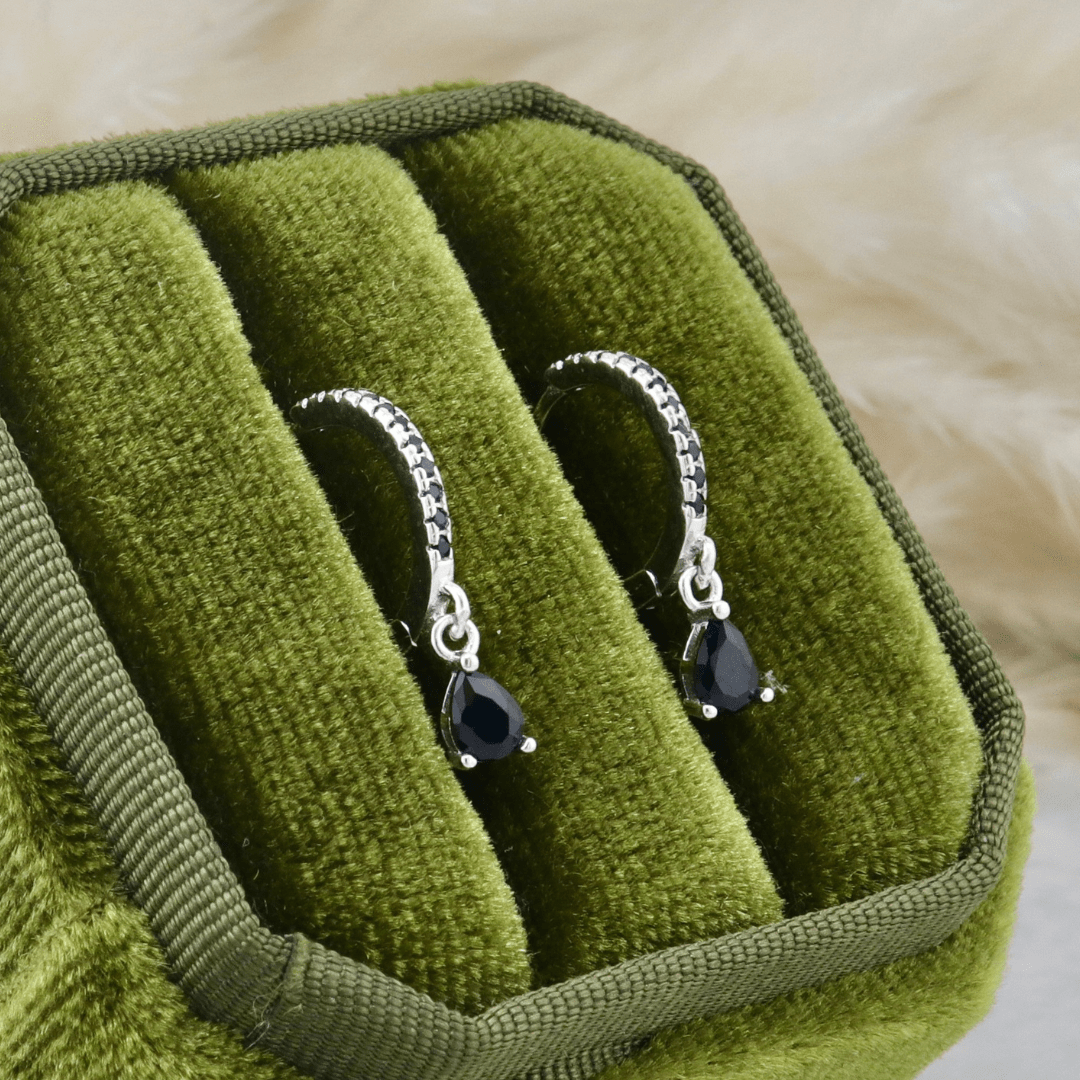 Mathieu Blanchard Boucles d'oreilles Boucles d'oreilles Huggies Gouttes noires en argent sterling