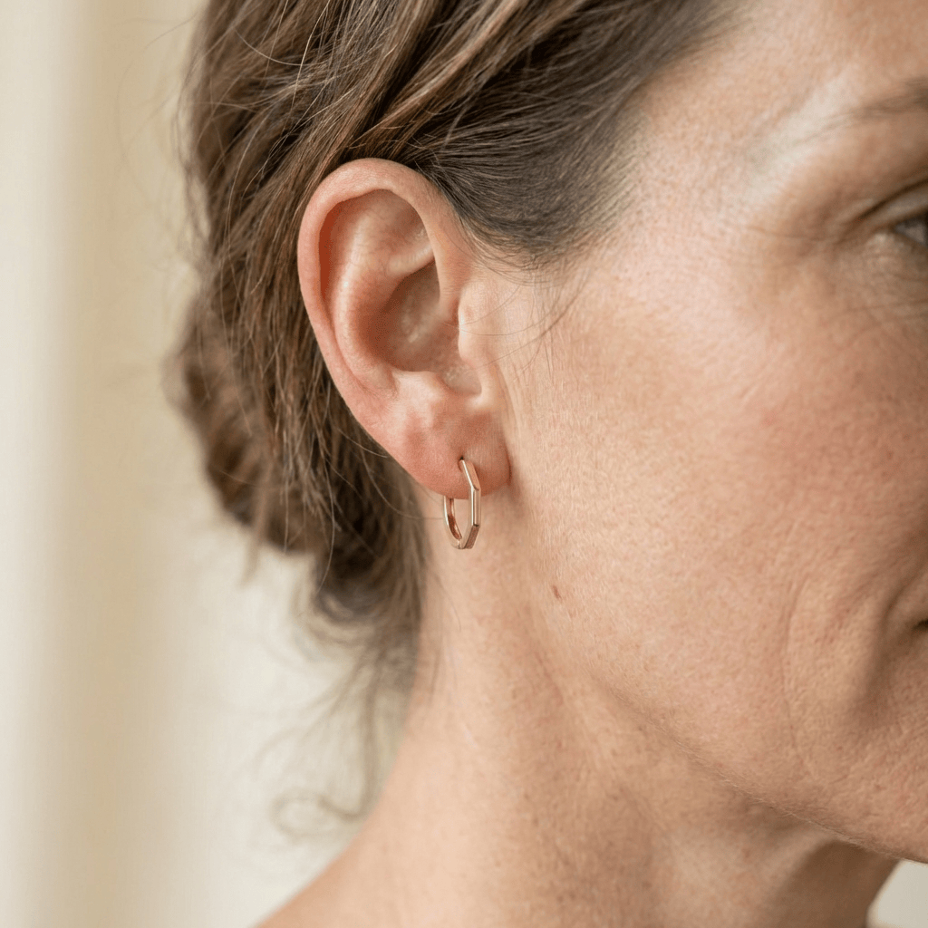 - Boucles d'oreilles Boucles d'oreilles huggies Heptagone en or 10K