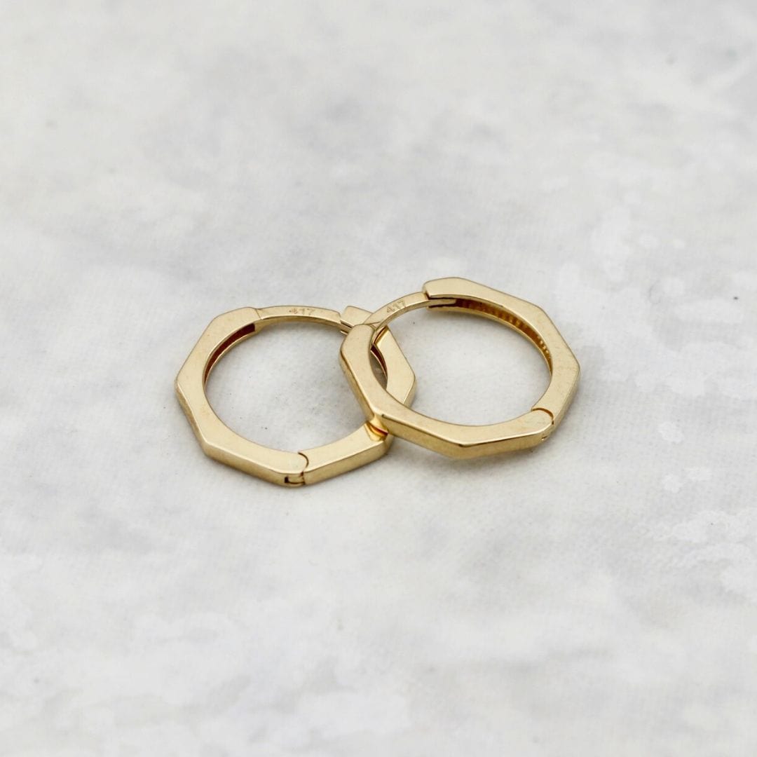 - Boucles d'oreilles Boucles d'oreilles huggies Heptagone en or 10K
