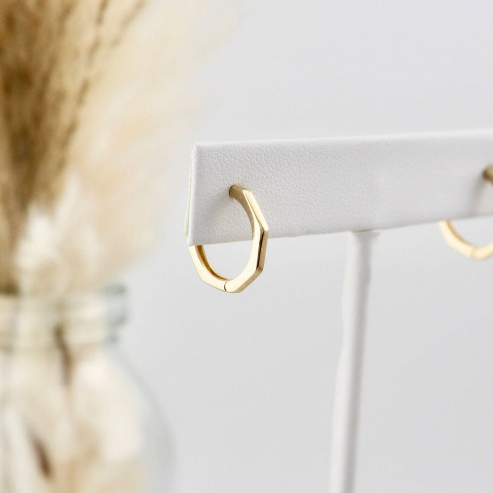 - Boucles d'oreilles Boucles d'oreilles huggies Heptagone en or 10K