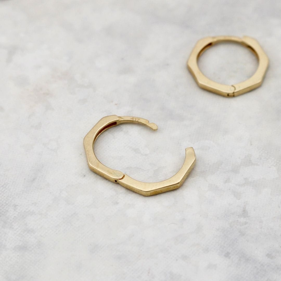 - Boucles d'oreilles Boucles d'oreilles huggies Heptagone en or 10K