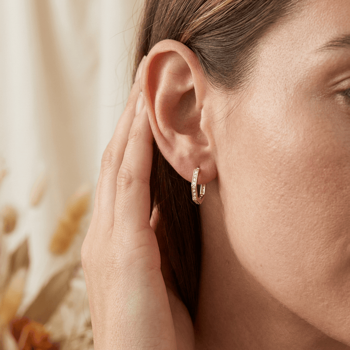 - Boucles d'oreilles Boucles d'oreilles huggies Heptagone en or 10K