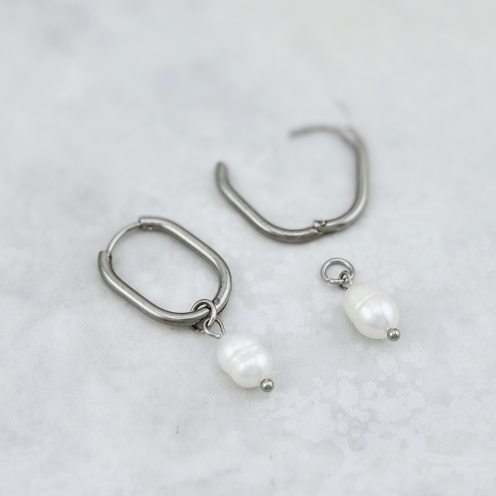 Boucles d'oreilles Huggies Perles en acier inoxydable Mathieu Blanchard Boucles d'oreilles Boucles d'oreilles Huggies Perles en acier inox | Mathieu Blanchard  Mathieu Blanchard Joaillerie