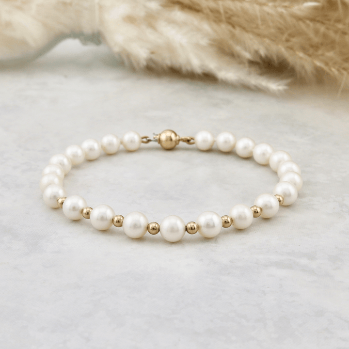 Bracelet de perles 6 mm et en or jaune 14K Mathieu Blanchard Joaillerie Bracelet Perles  6mm - AAA  et or 14K | Mathieu Blanchard Mathieu Blanchard Joaillerie
